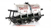 7F-031-006 Dapol 6 Wheel Milk Tanker number 44018 - United Dairies